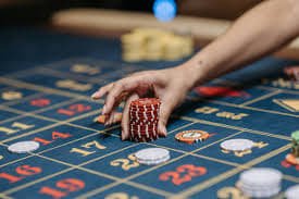 Tabel pembayaran Galactic Gems yang menunjukkan nilai simbol dan informasi fitur bonus